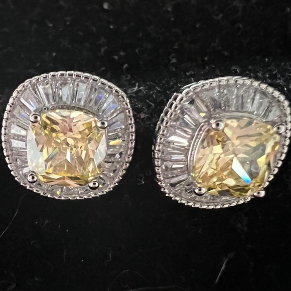 Jewelry - Elegant Yellow and Silver Stud Earrings